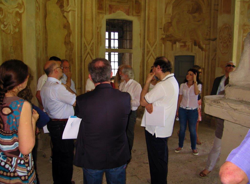 A PALAZZO ARESE BORROMEO CONFERENZA DI VIVERE SULLE STATUE DEL GIARDINO IN OCCASIONE DEL LORO RESTAURO