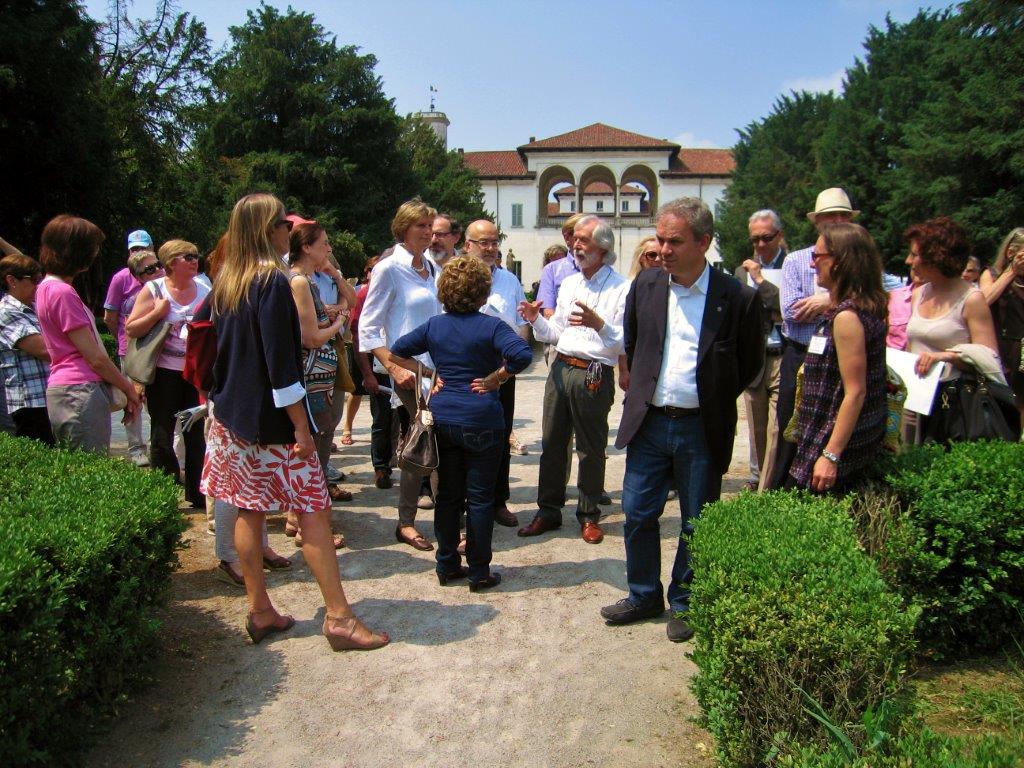 A PALAZZO ARESE BORROMEO CONFERENZA DI 'VIVERE' SULLE STATUE DEL GIARDINO IN OCCASIONE DEL LORO RESTAURO